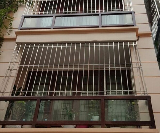 Tại sao ngày càng nhiều người từ bỏ cửa chống trộm truyền thống? 3 thiết kế này vừa đẹp vừa hữu dụng - 1