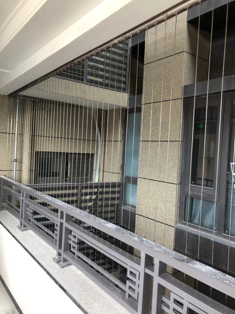 Tại sao ngày càng nhiều người từ bỏ cửa chống trộm truyền thống? 3 thiết kế này vừa đẹp vừa hữu dụng - 4