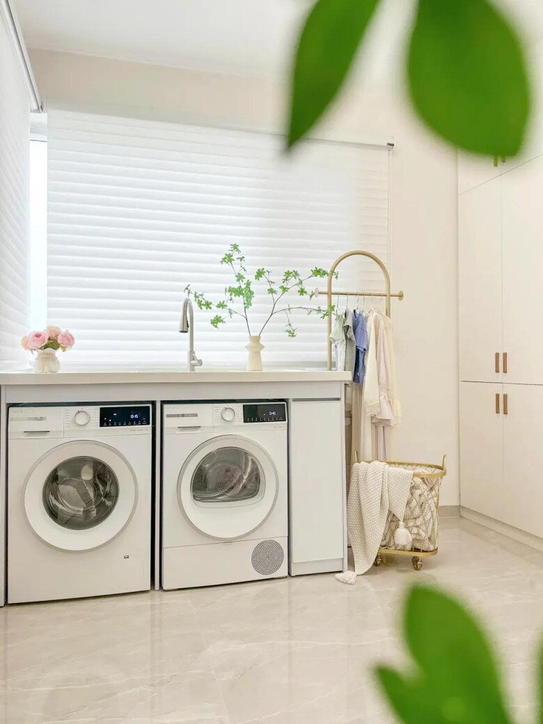 Ngày càng nhiều người không đặt máy giặt ở ban công, 5 thiết kế này giúp nâng tầm không gian sống, vừa đẹp vừa tiện - 9