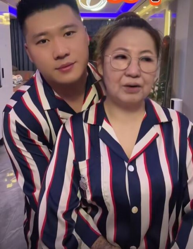 Phú bà lấy trai trẻ kém 11 tuổi, sinh đôi ở tuổi 40, được bố mẹ chồng cưng như trứng - 3