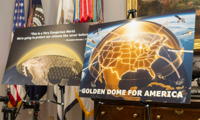 Mô phỏng hệ thống phòng thủ Vòm Vàng của Mỹ được đặt tại Nhà Trắng ngày 12/5. Ảnh: AP