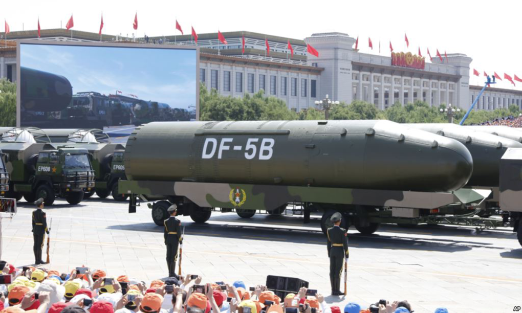 Một tầng của biến thế ICBM DF-5B trong cuộc duyệt binh năm 2015 ở Bắc Kinh. Ảnh: Wikimedia