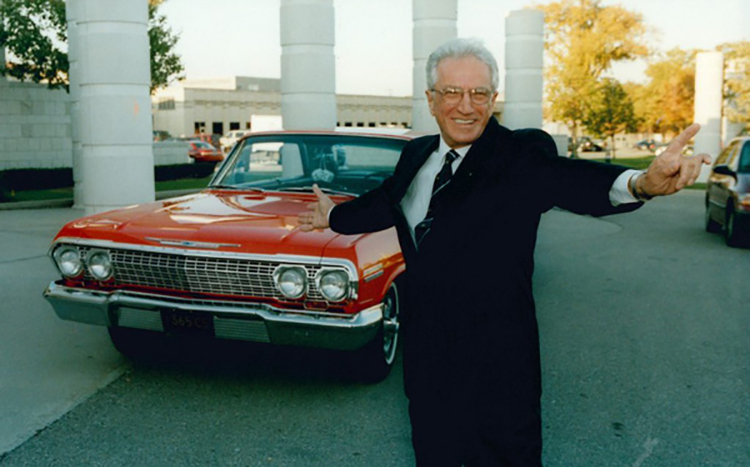 15 năm trong nghề, Joe Girard đã bán được 13.0001 chiếc xe. Bình quân mỗi ngày ông bán được 6 chiếc với tỷ lệ tiêu thụ là 1-1. Ảnh: tntconnectsus.com