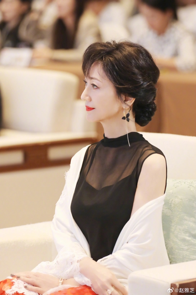 Triệu Nhã Chi ly hôn người chồng đầu vì cảm thấy cuộc sống mệt mỏi.