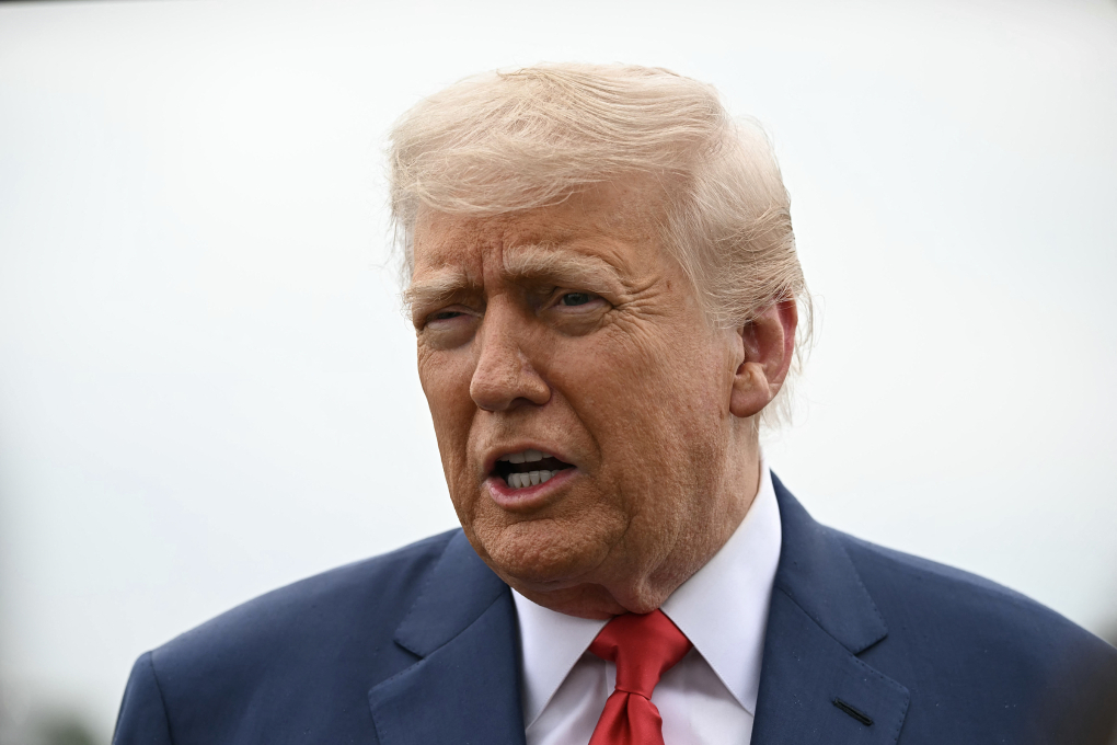 Tổng thống Mỹ Donald Trump trả lời phóng viên trước khi lên đường tới Trại David ngày 8/6. Ảnh: AFP