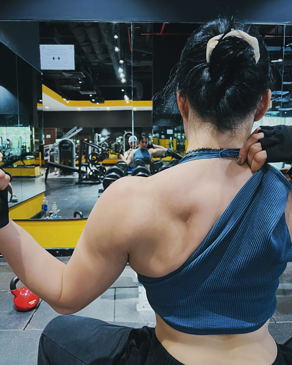 Tay vai cơ bắp sau gần 9 năm ăn chay, tập luyện của Angela Phương Trinh - 2