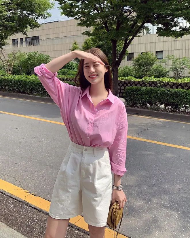 Quần short Bermuda thoải mái mà vẫn tinh tế.