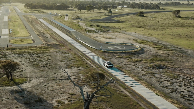 Không ngờ Ford Ranger bản siêu tải đang hot được test theo kiểu độc lạ này: Không cần người lái vẫn băm bổ nhiều địa hình khắc nghiệt- Ảnh 9.