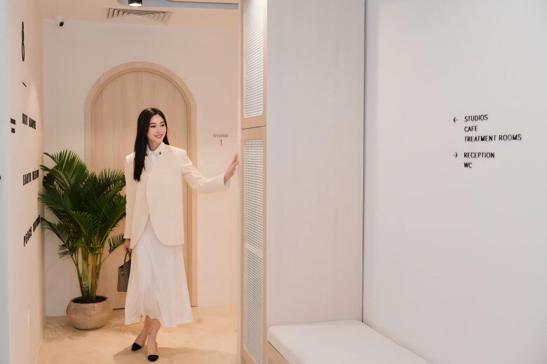 10 công thức phối váy dài đẹp bất bại của các nàng dâu hào môn: Nàng “nấm lùn” hay mũm mĩm đều có thể tham khảo - 5