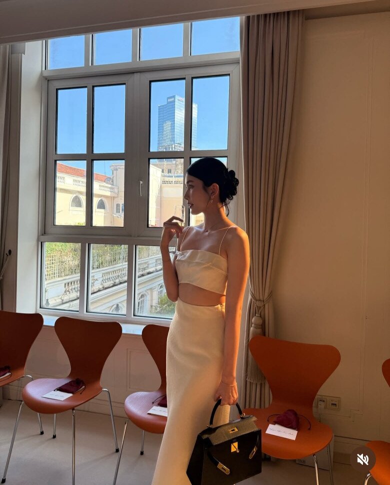 10 công thức phối váy dài đẹp bất bại của các nàng dâu hào môn: Nàng “nấm lùn” hay mũm mĩm đều có thể tham khảo - 9