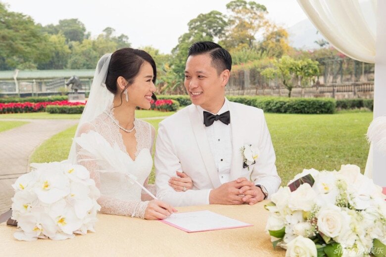 4 mỹ nhân cưới rình rang 2015: 10 năm sau người bỏ chồng vẫn trẻ như gái 20, người 3 con ngày càng nóng bỏng - 15