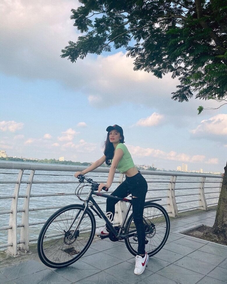 Đạp xe cải thiện sức mạnh cơ bắp phần thân dưới.