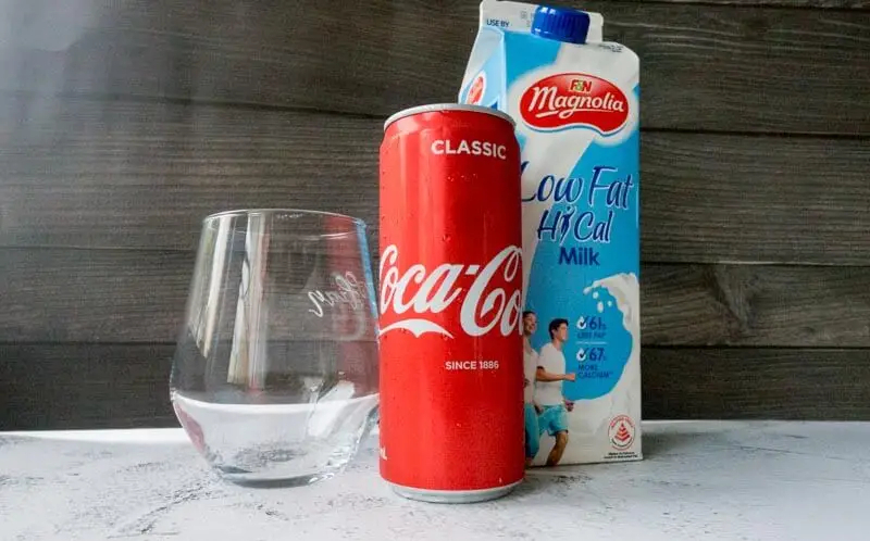 Nước ngọt thường trong lon tròn, sữa trong hộp vuông. Ảnh: 163