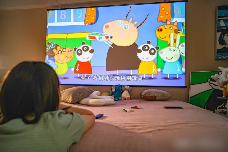 Tại sao ngày càng nhiều người loại bỏ lắp tivi trong phòng khách? Thiết bị thay thế này đang “lên ngôi” - 3