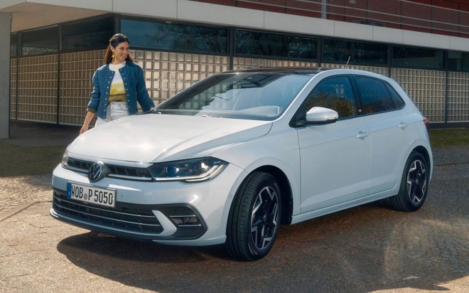 VW Polo bản đặc biệt giá đắt hơn 'Mẹc': Quy đổi 850 triệu đồng, có cửa nóc toàn cảnh, máy chỉ 94 mã lực, số sàn- Ảnh 3.