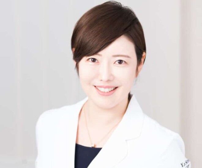 Bác sĩ Sawako Hibino giảm 15kg sau 1 năm nhờ xây dựng chế độ ăn uống, tập luyện khoa học.