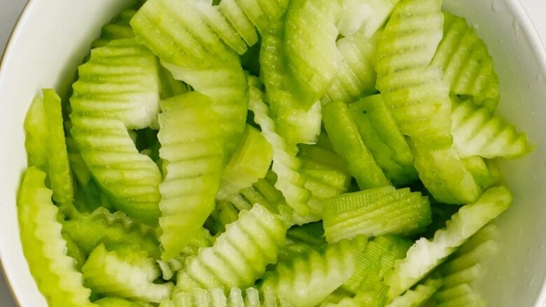 Loại quả leo bờ rào là amp;#34;kho dinh dưỡng thiên nhiênamp;#34;, đem xào hoặc nấu canh thành đặc sản thanh mát mùa hè, tốt cho bà bầu - 4