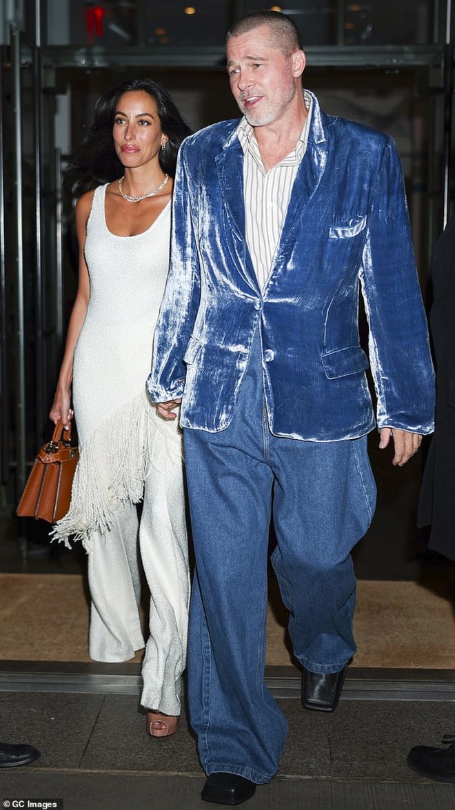 Bạn gái kém 29 tuổi của Brad Pitt là người rất có tri thức.