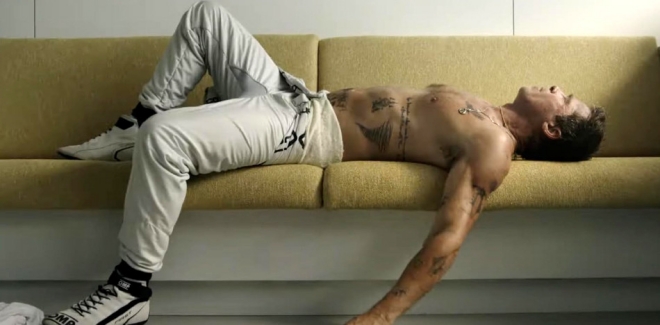 Brad Pitt khoe body trong phim mới.