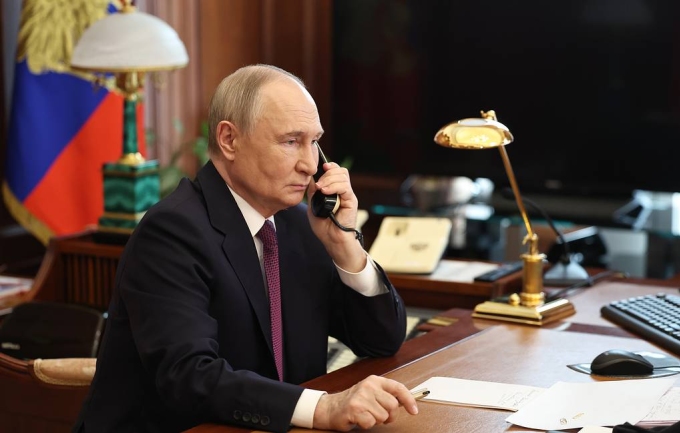 Hình ảnh Điện Kremlin công bố ngày 18/6 về cuộc điện đàm giữa Tổng thống Nga Vladimir Putin và Tổng thống Các tiểu vương quốc Arab Thống nhất (UAE) Mohammed bin Zayed Al Nahyan. Ảnh: Kremlin