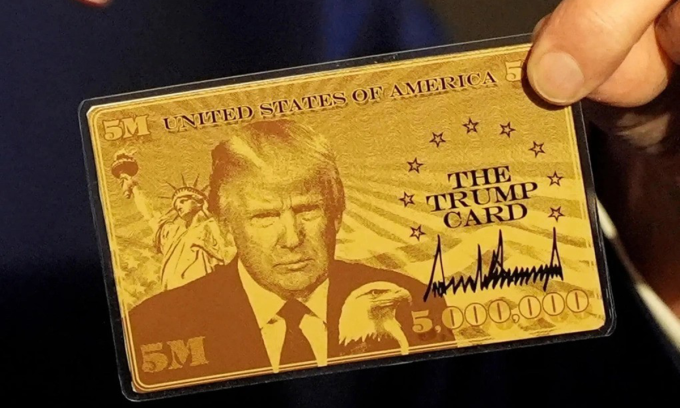 Thẻ vàng Trump Card với chữ ký của Tổng thống Mỹ được công bố hôm 4/4. Ảnh: Reuters