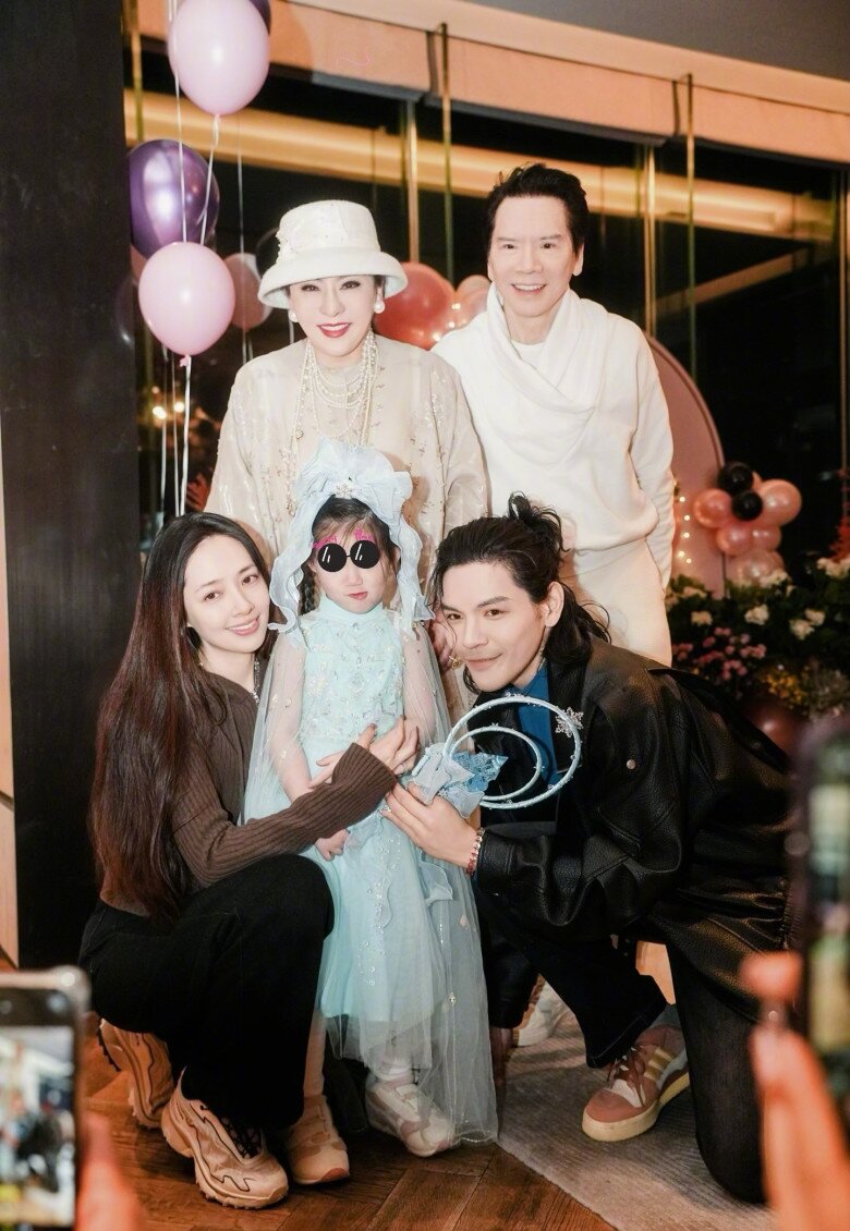 Con dâu amp;#34;trùm xã hội đenamp;#34; được tặng 172 tỷ khi sinh con gái, giờ nắm luôn quyền thừa kế của chồng - 10