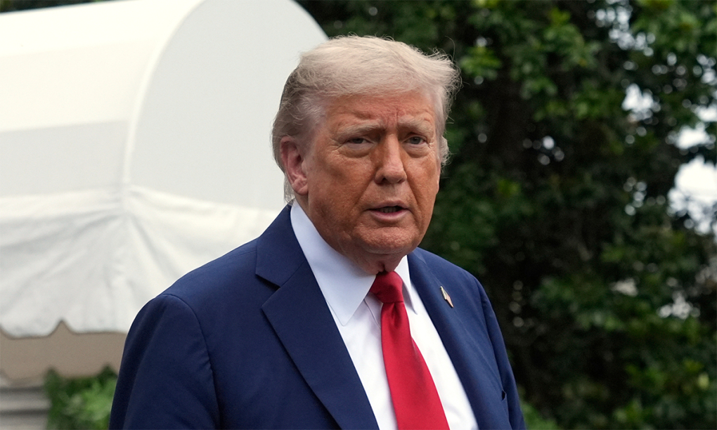 Tổng thống Mỹ Donald Trump trước khi rời Nhà Trắng ngày 15/6. Ảnh: AP