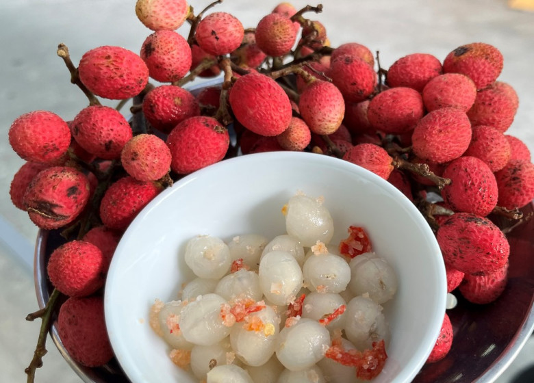 Loại quả xưa rụng đầy không ai biết đến, nay thành đặc sản mùa hè có vị chua ngọt hấp dẫn được ưa chuộng, 90.000 đồng/kg - 2