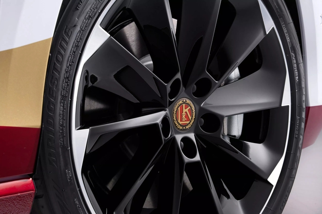 Chiếc Skoda này trông rất sedan nhưng thực chất là bán tải: Mạnh hơn 200hp, thùng kéo dài ra được, chở vài chiếc xe đạp cùng lúc- Ảnh 17.