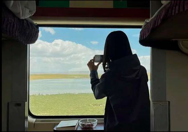 Chuyến tàu chạy hơn 4.000km qua 15 thành phố, đi mất gần 2 ngày: Du khách nhận xét 