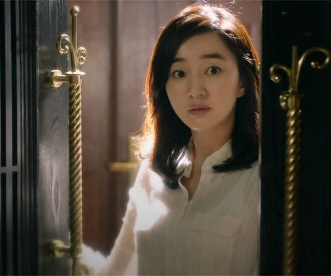 Tôi đã hé cửa phòng của anh trai và chị dâu để nghe xem anh chị đang nói gì. (Ảnh minh họa)