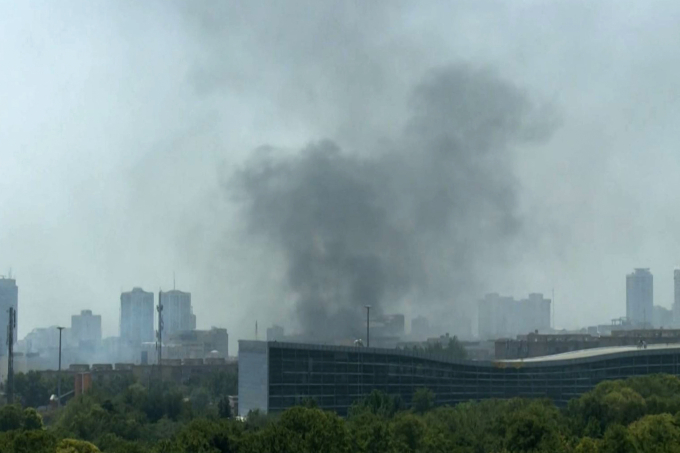 Khói đen bốc lên ở Tehran sau cuộc không kích của Israel ngày 23/6. Ảnh: AFP