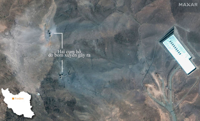 Các hố lớn xuất hiện trên sườn núi ở cơ sở hạt nhân Fordow. Ảnh: Maxar