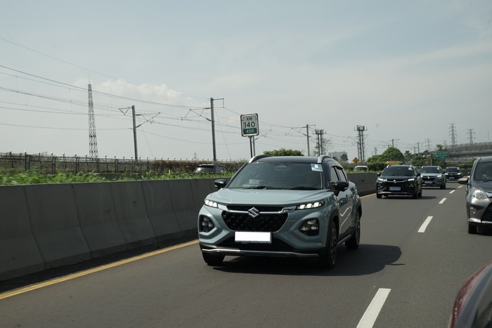 Suzuki Fronx test thực tế chỉ từ 2,2 lít/100km, về Việt Nam nếu chạy Hà Nội - Ninh Bình đều chân tốn nửa cốc trà sữa- Ảnh 4.