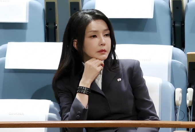 Bà Kim Keon-hee dự khán phần phát biểu của ông Yoon Suk-yeol tại trụ sở Liên Hợp Quốc ngày 20/9/2024. Ảnh: Newsis