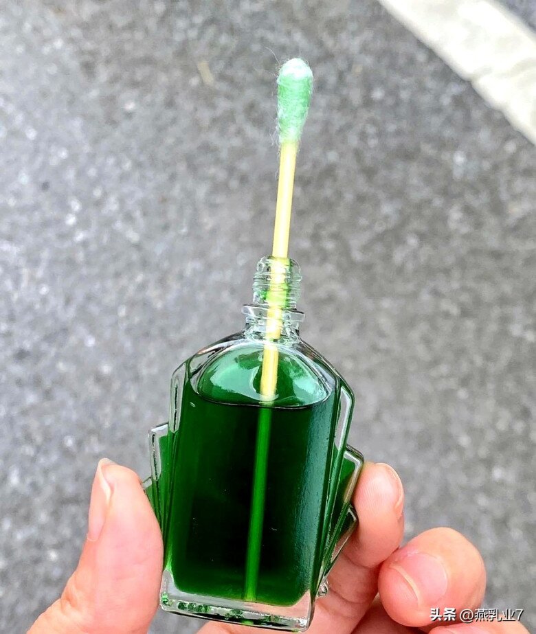 Người thông minh thường cắm tăm bông vào lọ dầu gió, nhiều rắc rối trong nhà được giải quyết trong tích tắc - 2
