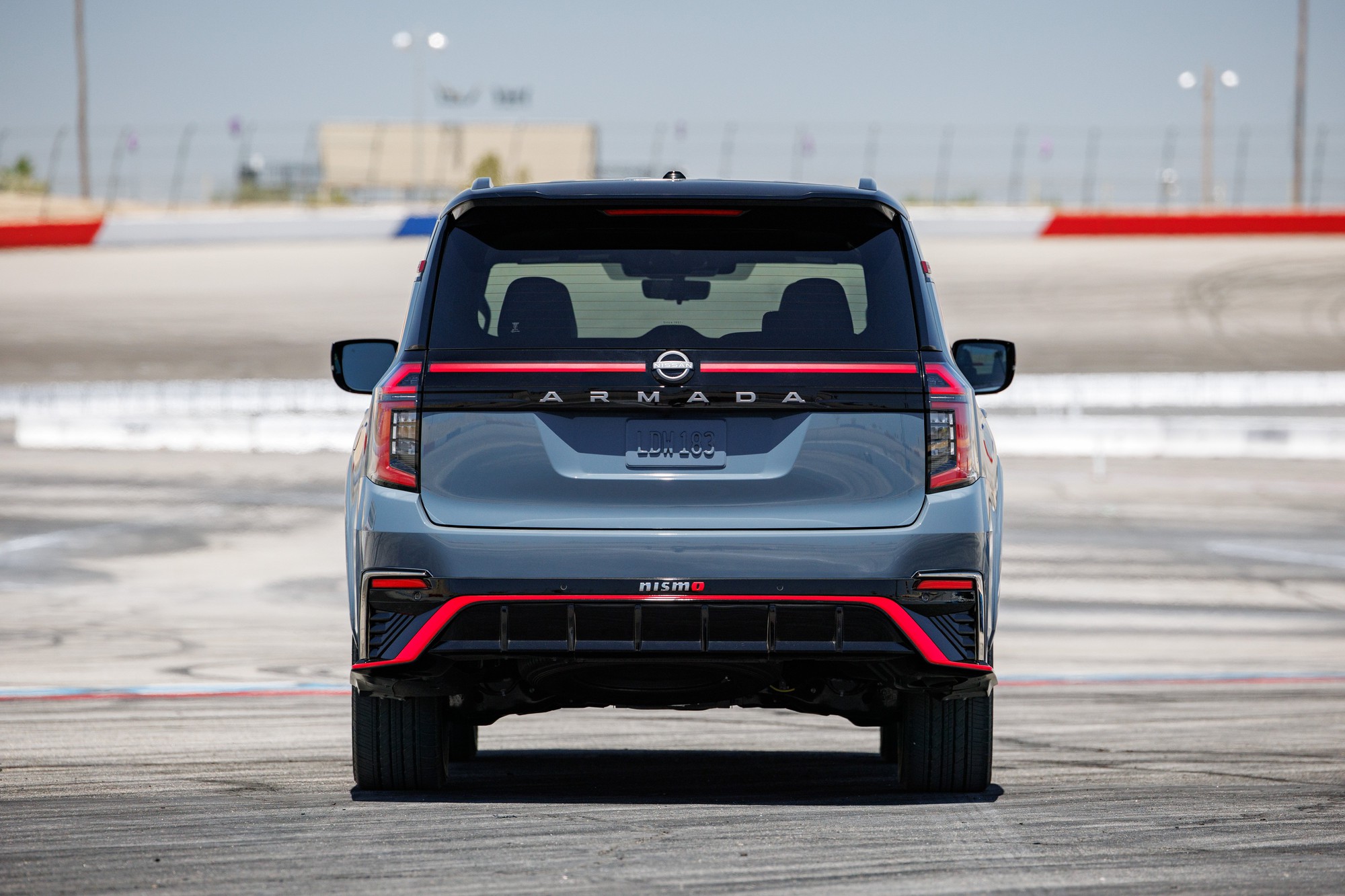 Ảnh thực tế Nissan Patrol bản thể thao vừa ra mắt: Bodykit hầm hố, động cơ gần 500 mã nhưng không còn 'cửa' về Việt Nam- Ảnh 12.