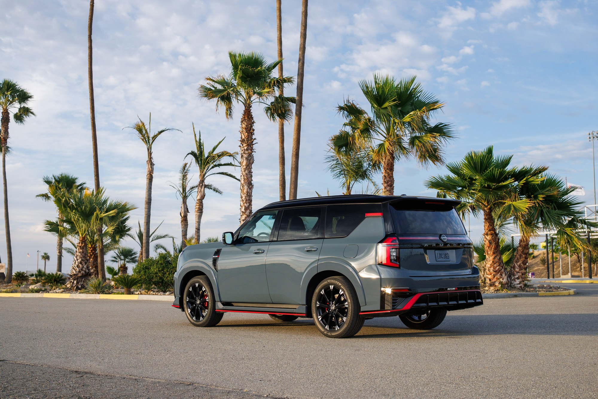 Ảnh thực tế Nissan Patrol bản thể thao vừa ra mắt: Bodykit hầm hố, động cơ gần 500 mã nhưng không còn 'cửa' về Việt Nam- Ảnh 7.