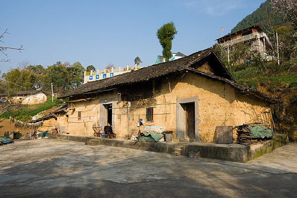 Hàng xóm mượn xe đạp không trả, 20 năm sau quay lại tặng 11 tỷ đồng- Ảnh 1.