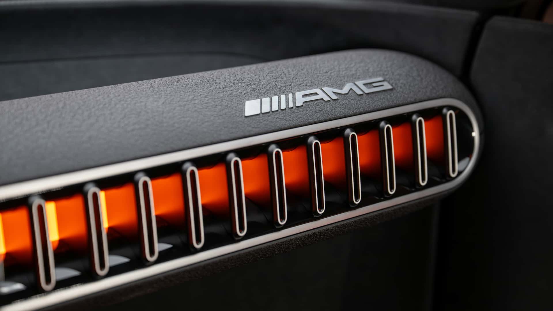 Mercedes-AMG GT đời mới này gắn loa ở đèn pha để giả một thứ tiếng mà fan xe xăng yêu thích- Ảnh 12.