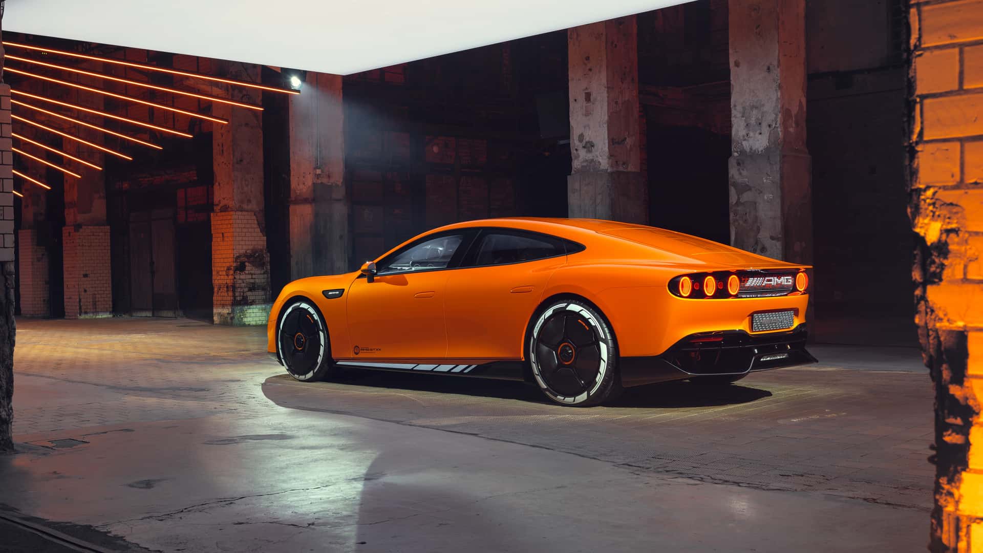 Mercedes-AMG GT đời mới này gắn loa ở đèn pha để giả một thứ tiếng mà fan xe xăng yêu thích- Ảnh 6.