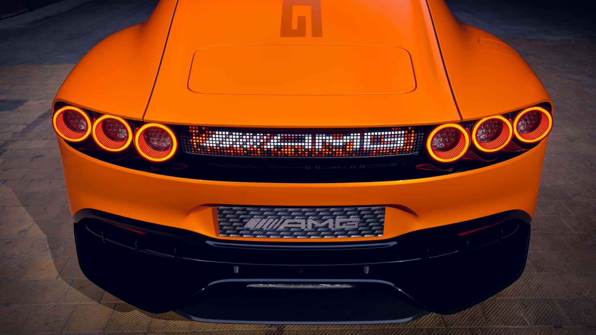 Mercedes-AMG GT đời mới này gắn loa ở đèn pha để giả một thứ tiếng mà fan xe xăng yêu thích- Ảnh 9.