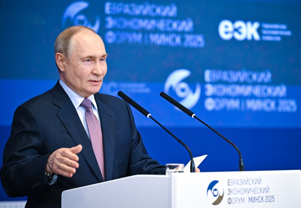 Tổng thống Nga Vladimir Putin dự Diễn đàn Kinh tế Á - Âu lần thứ tư tại Minsk, Belarus ngày 26/6. Ảnh: AFP