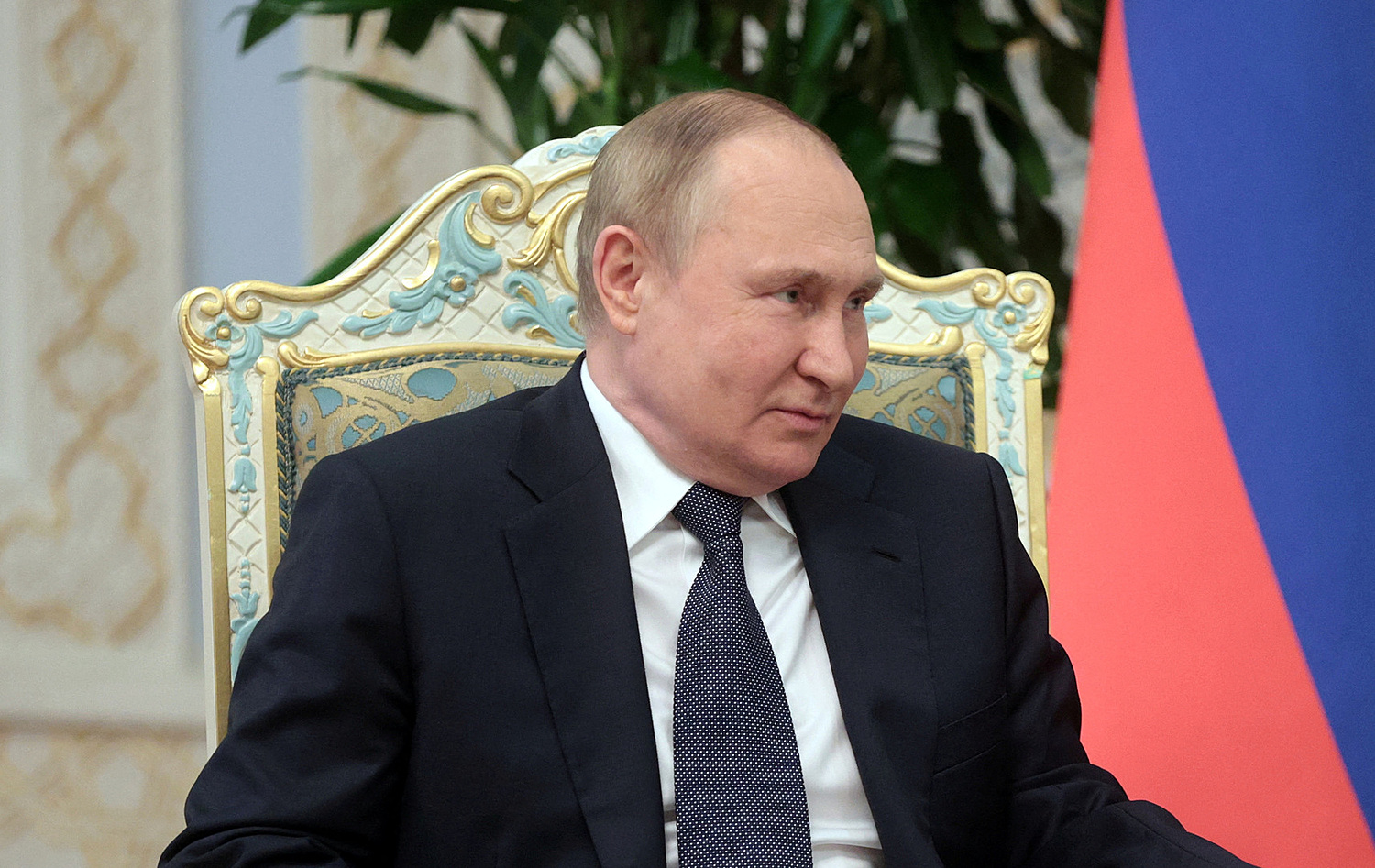 Tổng thống Nga Vladimir Putin gặp Tổng thống Tajikistan Emomali Rahmon tại thủ đô Dushanbe ngày 28/6. Ảnh: Reuters.