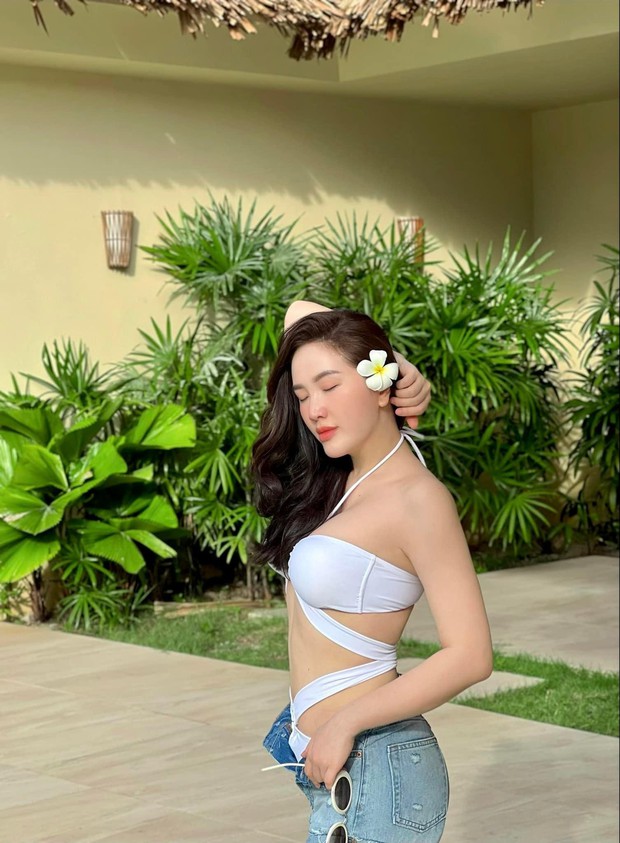 Khả Ngân, Ninh Dương Lan Ngọc bốc lửa diện bikini, hot girl người Tày gợi cảm táo bạo - Ảnh 9.
