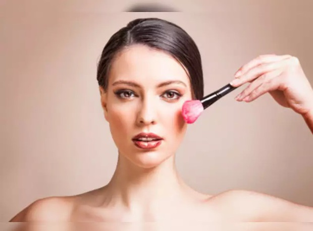 Trang điểm mùa hè: 5 mẹo làm đẹp để làn da mịn màng, chống mồ hôi - Ảnh 3.