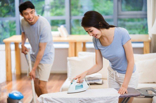 Tới thăm con trai, nghe vợ cũ nói chuyện với mẹ, tôi ân hận tự tát vào mặt mình - 1