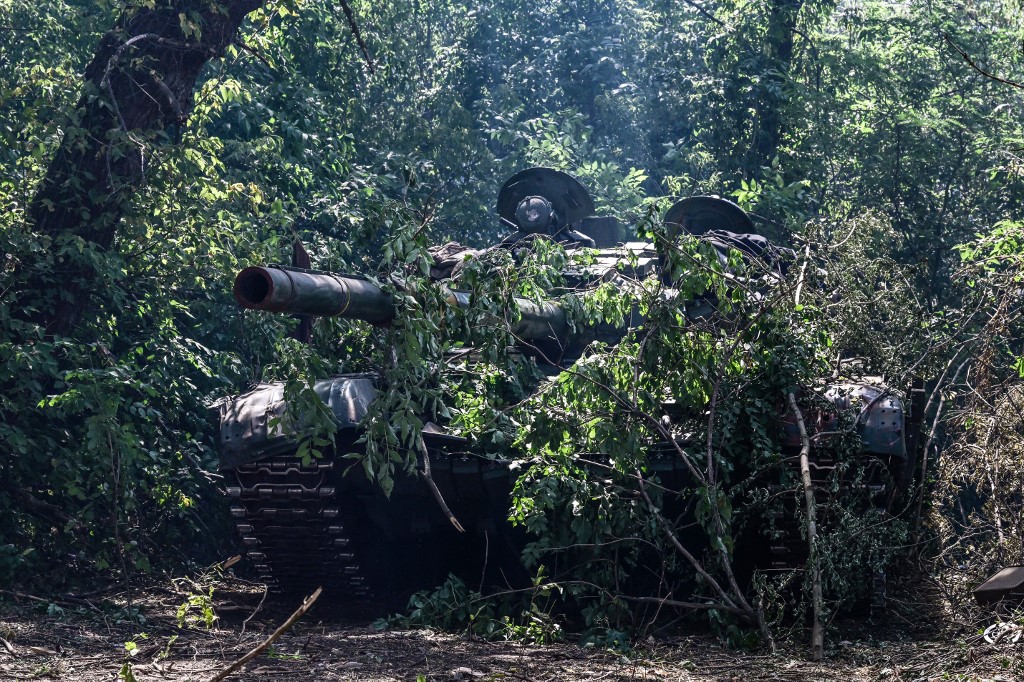 Xe tăng T-72 trên chiến trường phía đông Ukraine vào ngày 9/7. Ảnh: AFP.