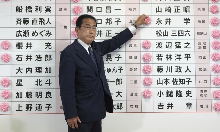 Thủ tướng Nhật Bản Fumio Kishida tại trụ sở đảng Dân chủ Tự do ở Toykyo hôm 10/7. Ảnh: AP.
