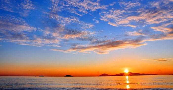 Kích hoạt tài lộc phòng khách bằng tranh: Đón cát vận, xua ám khí-4